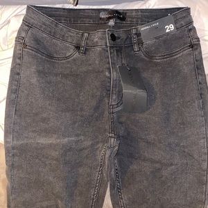 NWT KENDALL AND KYLIE JEANS